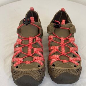 Outdoor Closed-Toe Sandals in Brown with Coral Accents Hiking Beach Watersports